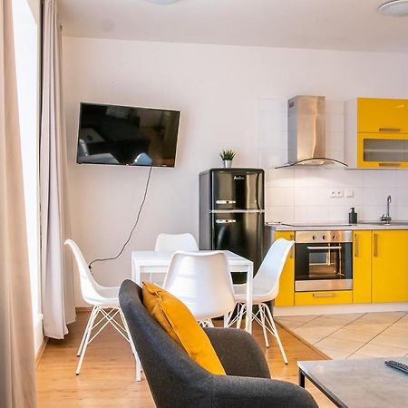 Yellow Apartment Ostrava Extérieur photo