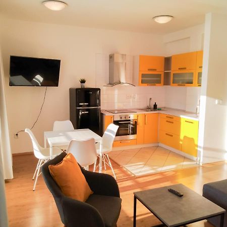 Yellow Apartment Ostrava Extérieur photo