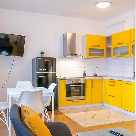 Yellow Apartment Ostrava Extérieur photo