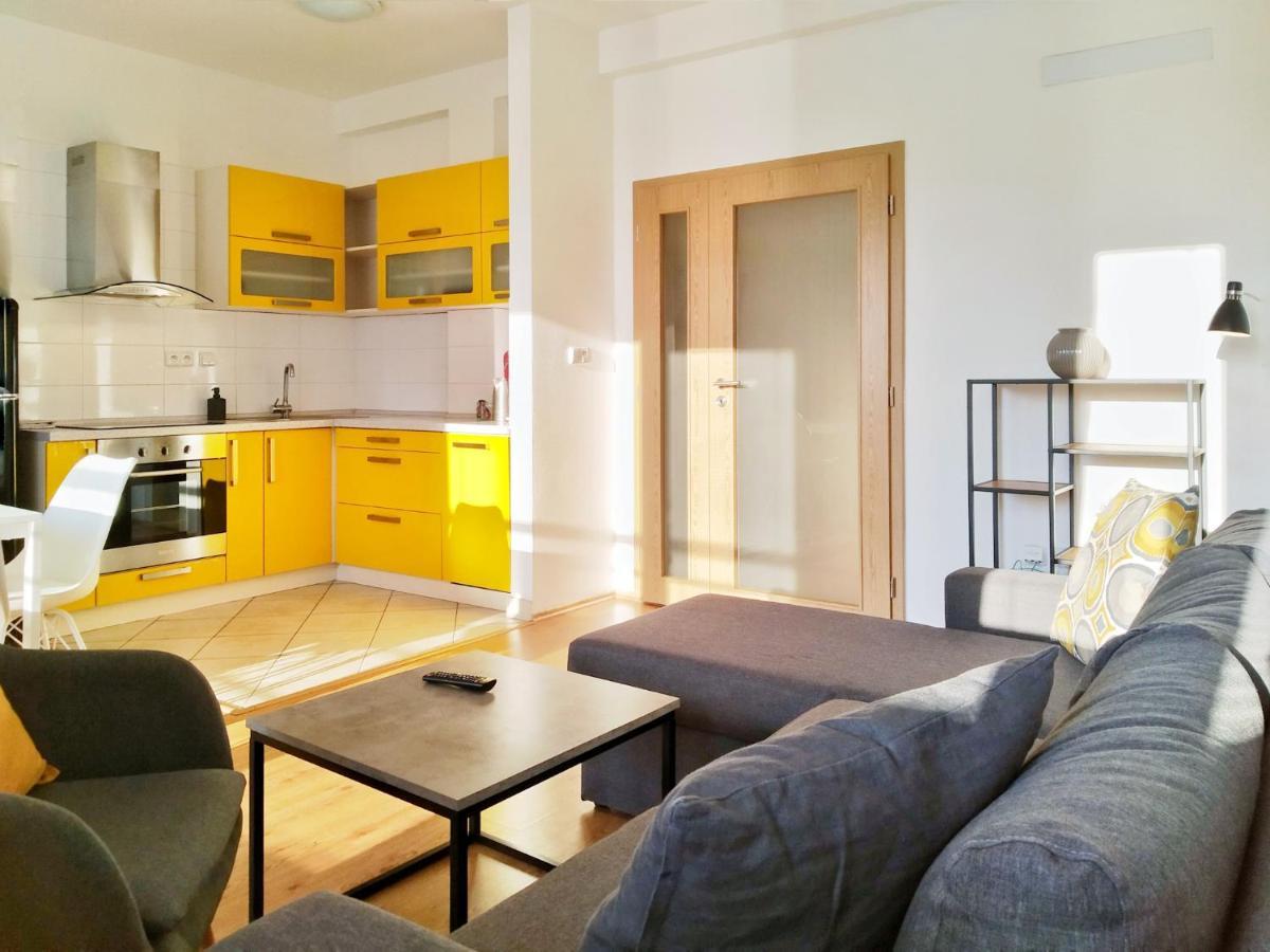 Yellow Apartment Ostrava Extérieur photo